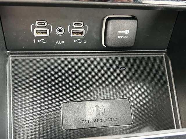 Used 2023 Jeep Grand Cherokee Limited w/ Luxury Tech Group II AWD/4WD image 32