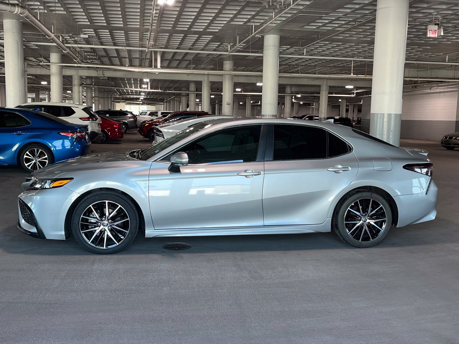 Used 2022 Toyota Camry SE w/ Carpet Mat Package (TMS) FWD image 7