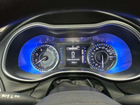 Used 2016 Chrysler 200 Limited image 21