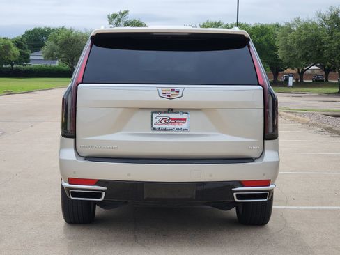 Used 2024 Cadillac Escalade Luxury w/ LPO, Floor Liner Package RWD image 5