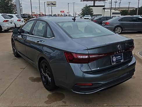 Used 2025 Volkswagen Jetta SE image 7