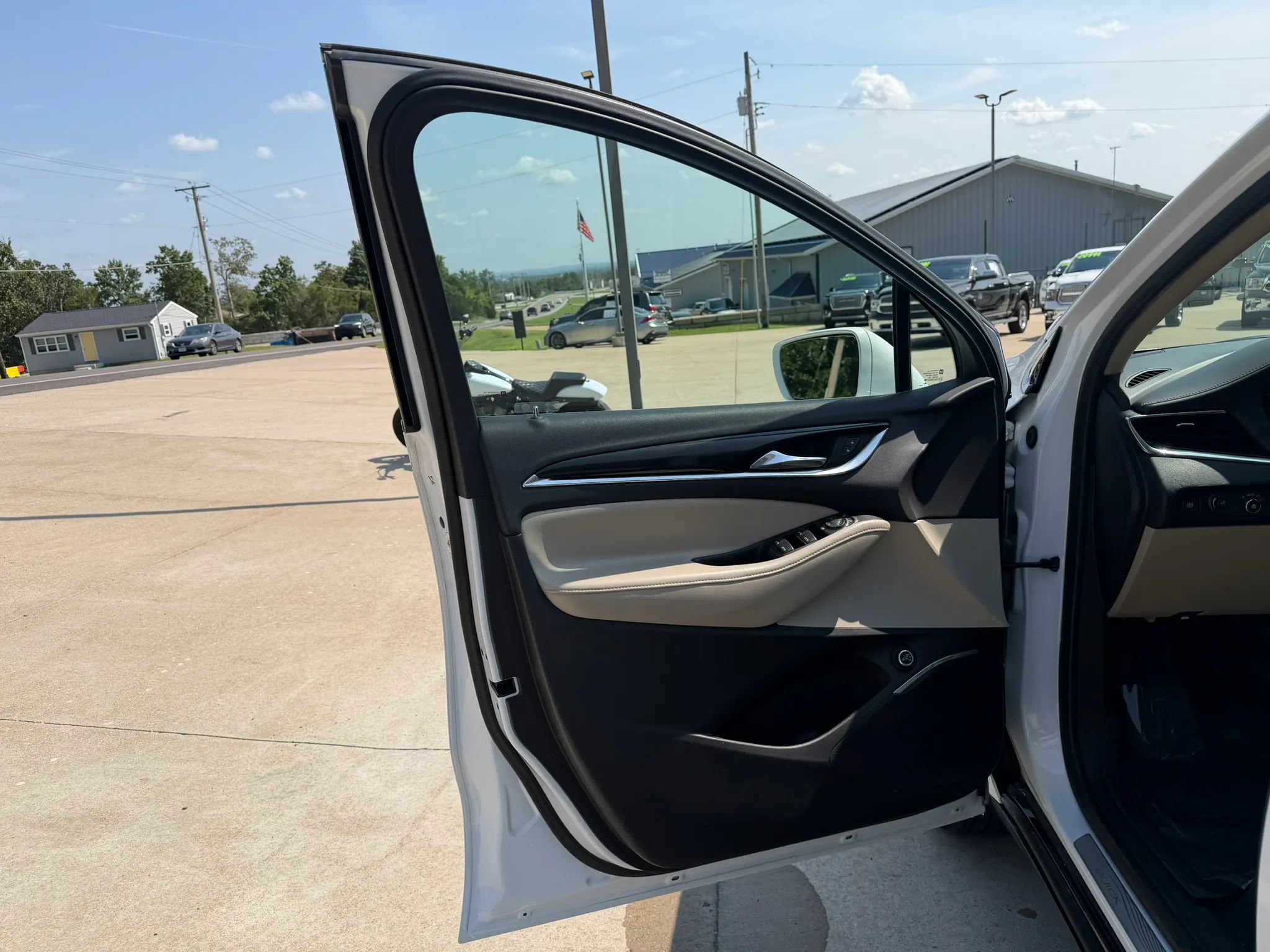Used 2019 Buick Enclave Essence FWD image 13