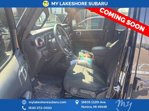 Used 2018 Jeep Wrangler Unlimited Sahara AWD/4WD image 15