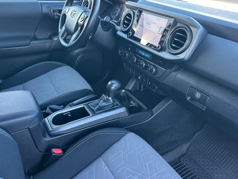 Certified 2022 Toyota Tacoma TRD Off-Road w/ Technology Package image 15