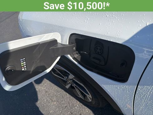 New 2026 Chevrolet Equinox EV LT image 43