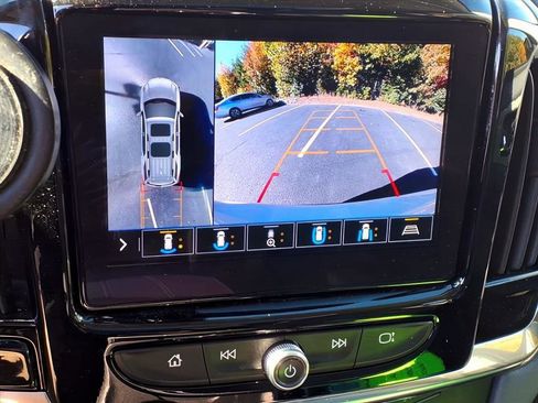 Used 2021 Chevrolet Traverse LT w/ LT Premium Package image 17