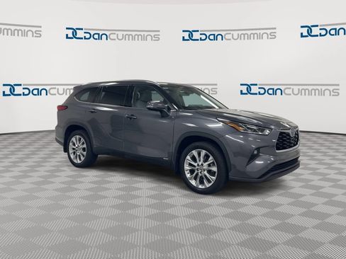 Used 2023 Toyota Highlander Limited AWD/4WD image 2