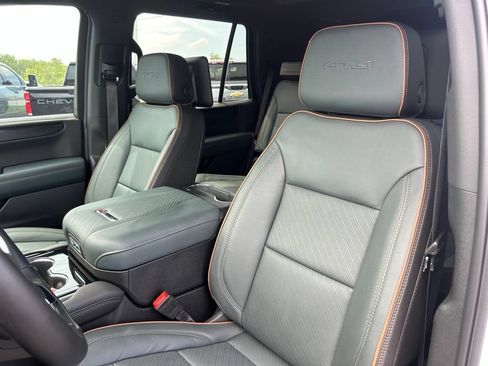 Used 2025 GMC Yukon AT4 w/ AT4 Premium Plus Package AWD/4WD image 21