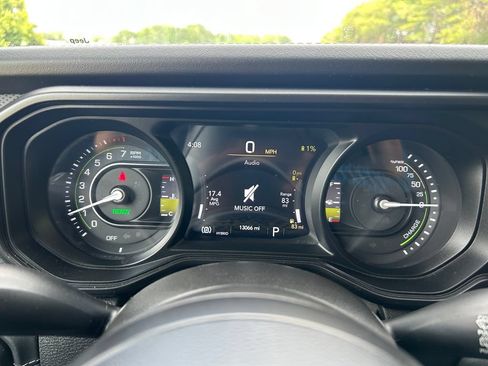 Used 2024 Jeep Wrangler Unlimited Rubicon 4xe AWD/4WD image 9