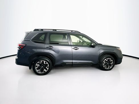 Used 2025 Subaru Forester Premium AWD/4WD image 10