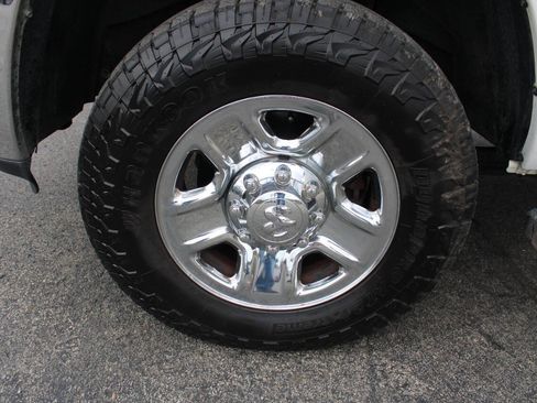 Used 2018 RAM 2500 Tradesman w/ Chrome Appearance Group image 16