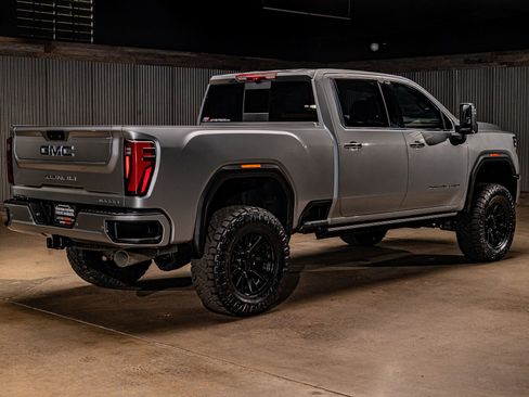 Used 2026 GMC Sierra 3500 Denali w/ Denali Reserve Package AWD/4WD image 10