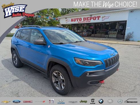 Used 2019 Jeep Cherokee Trailhawk w/ Comfort/Convenience Group AWD/4WD image 1