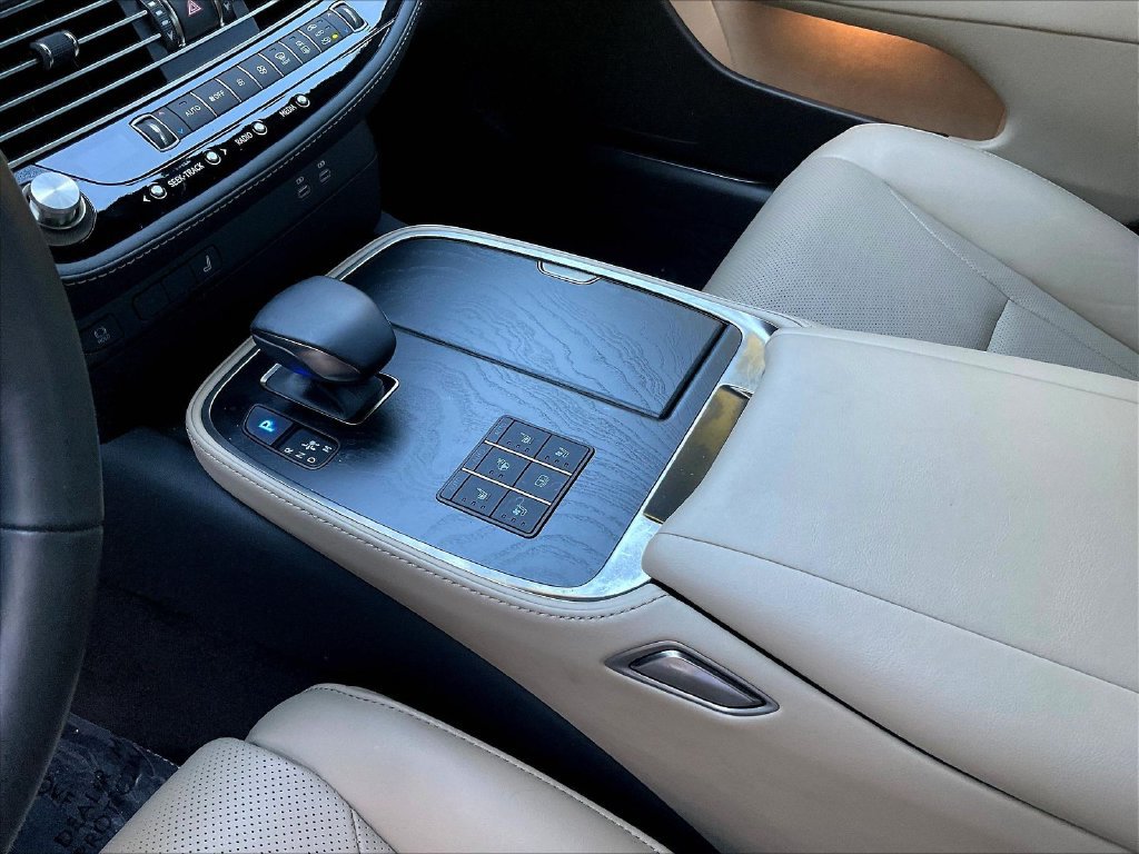 Used 2024 Lexus LS 500 RWD image 13