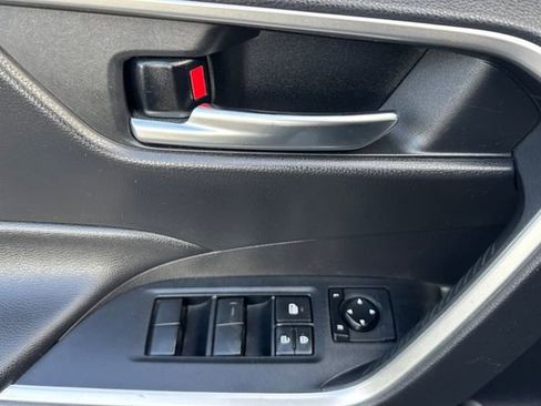 Used 2020 Toyota RAV4 XLE image 11