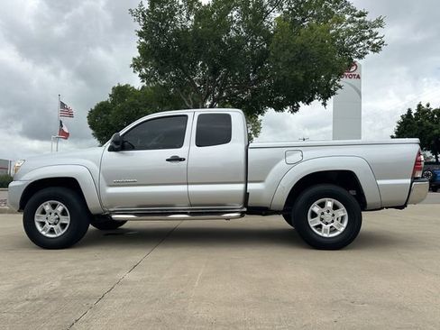 Used 2013 Toyota Tacoma PreRunner w/ SR5 Pkg RWD image 2