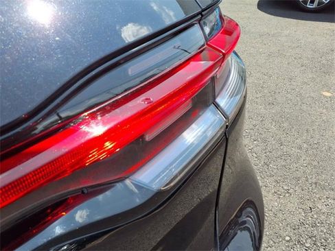 Used 2024 Porsche Macan image 9