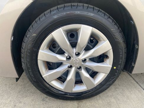 Used 2014 Toyota Corolla LE image 31