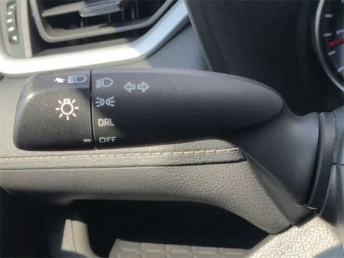 Used 2022 Toyota RAV4 LE image 27