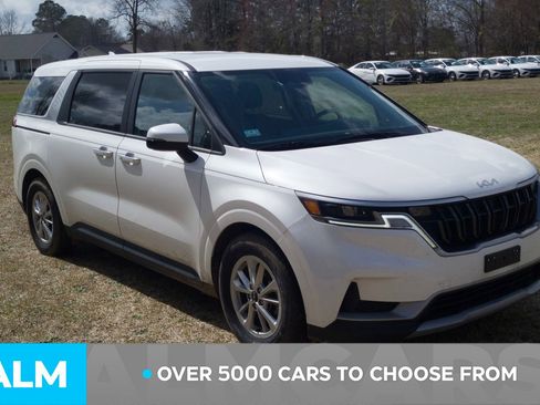 Used 2024 Kia Carnival LX image 2