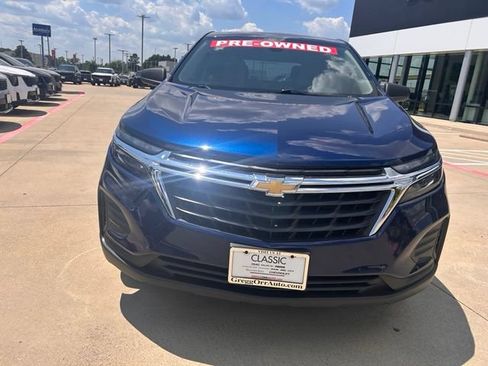 Used 2022 Chevrolet Equinox LS AWD/4WD image 2