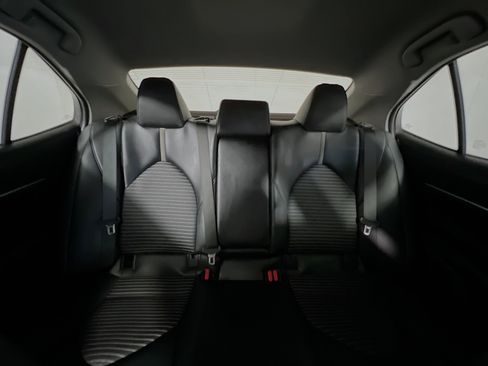 Used 2021 Toyota Camry SE image 32