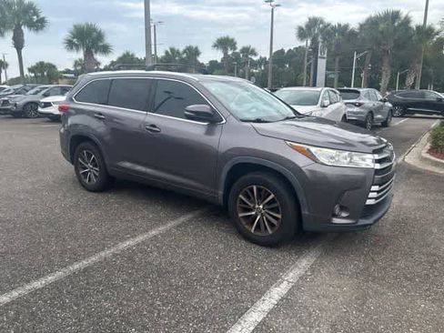 Used 2017 Toyota Highlander XLE FWD image 12