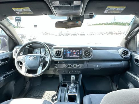 Used 2018 Toyota Tacoma TRD Sport RWD image 3