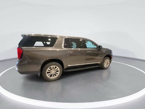 Used 2021 GMC Yukon XL SLT w/ SLT Premium Package AWD/4WD image 8