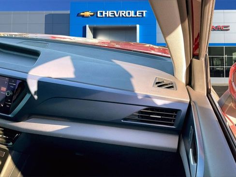 Used 2023 Volkswagen Taos SE w/ Panoramic Sunroof Package image 26