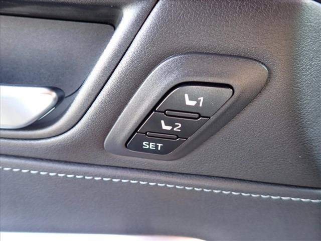 Used 2022 Toyota Venza XLE AWD/4WD image 16