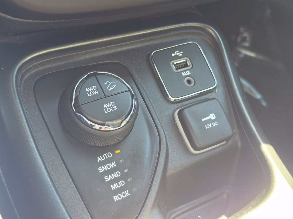 Used 2019 Jeep Compass Trailhawk w/ Leather Interior Group AWD/4WD image 23