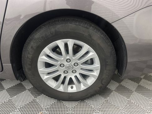 Used 2016 Toyota Sienna L image 20