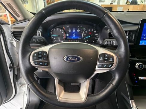 Used 2023 Ford Explorer Limited image 16