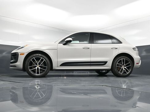 Used 2025 Porsche Macan AWD/4WD image 22