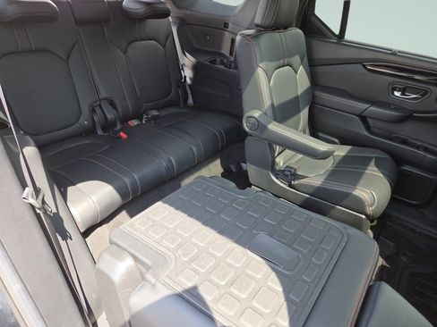 Used 2025 Honda Pilot TrailSport image 5