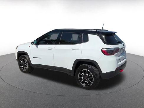 Used 2025 Jeep Compass Trailhawk AWD/4WD image 10