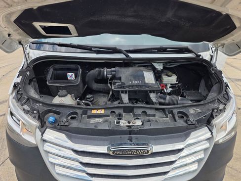 Used 2019 Freightliner Sprinter 144 RWD image 35