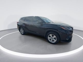 Used 2023 Toyota Highlander LE AWD/4WD video 2