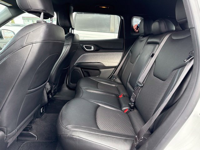 Used 2025 Jeep Compass Latitude AWD/4WD image 11
