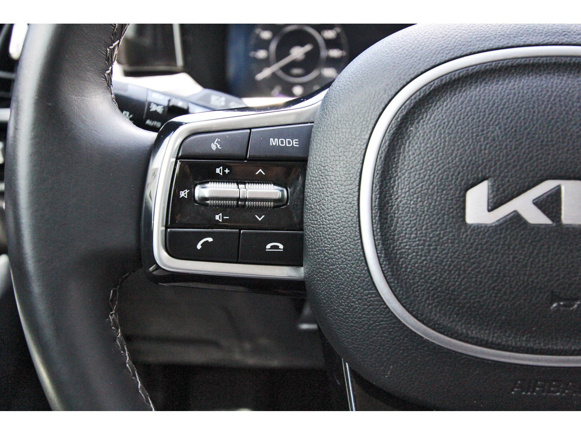 Certified 2023 Kia Sorento SX FWD image 19