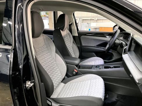 New 2026 Volkswagen Tiguan S AWD/4WD image 9