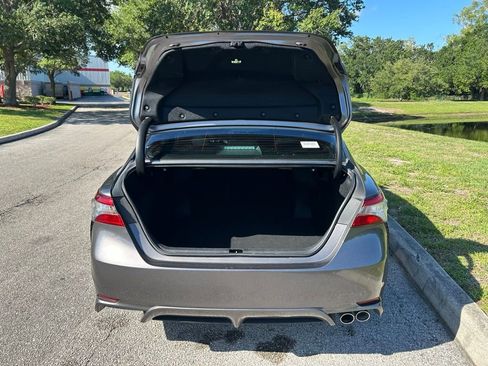 Used 2018 Toyota Camry SE w/ Convenience Package FWD image 11