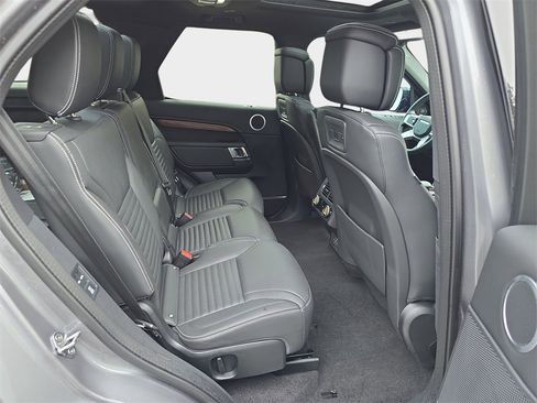 New 2025 Land Rover Discovery Dynamic SE image 11