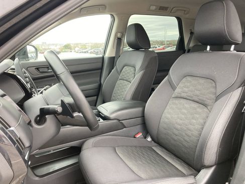 Used 2025 Nissan Pathfinder SV image 13