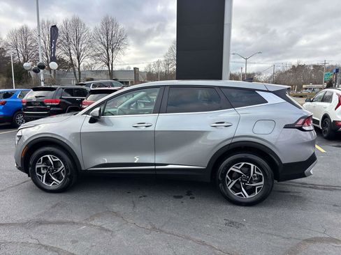 Used 2025 Kia Sportage LX image 2