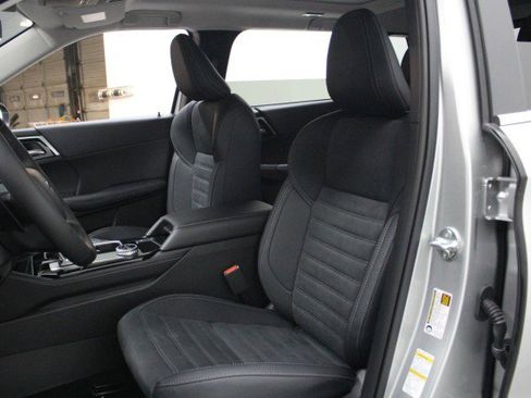 New 2026 Mitsubishi Outlander SE FWD image 7