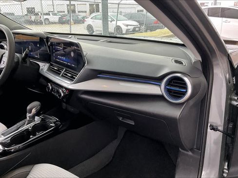 Certified 2025 Chevrolet Trax LT image 18