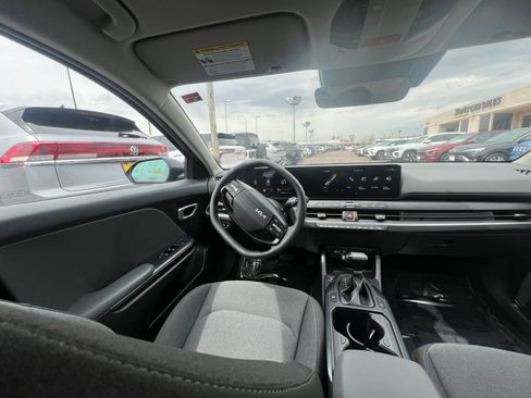Used 2025 Kia K4 LXS image 34