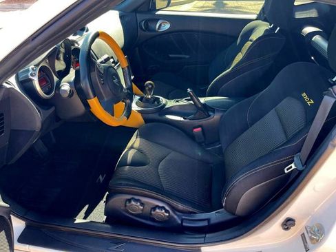 Used 2019 Nissan 370Z Coupe w/ Z34 Heritage Edition - White image 12